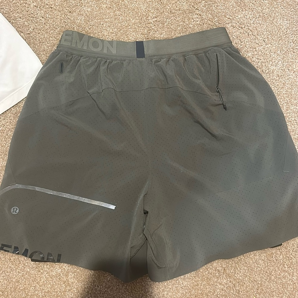 Men's lined Lululemon 7in inseam active shorts - dark green